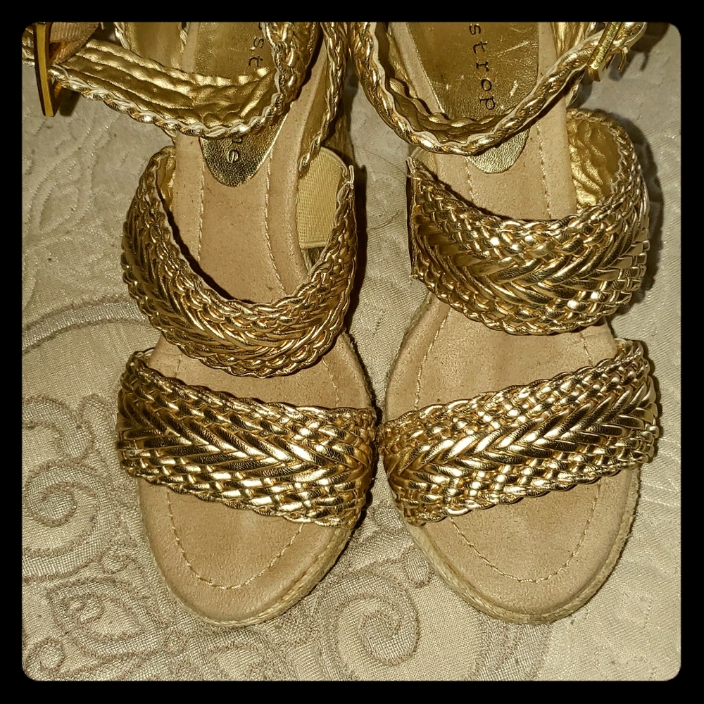 Apostrophe Wedge Sandals